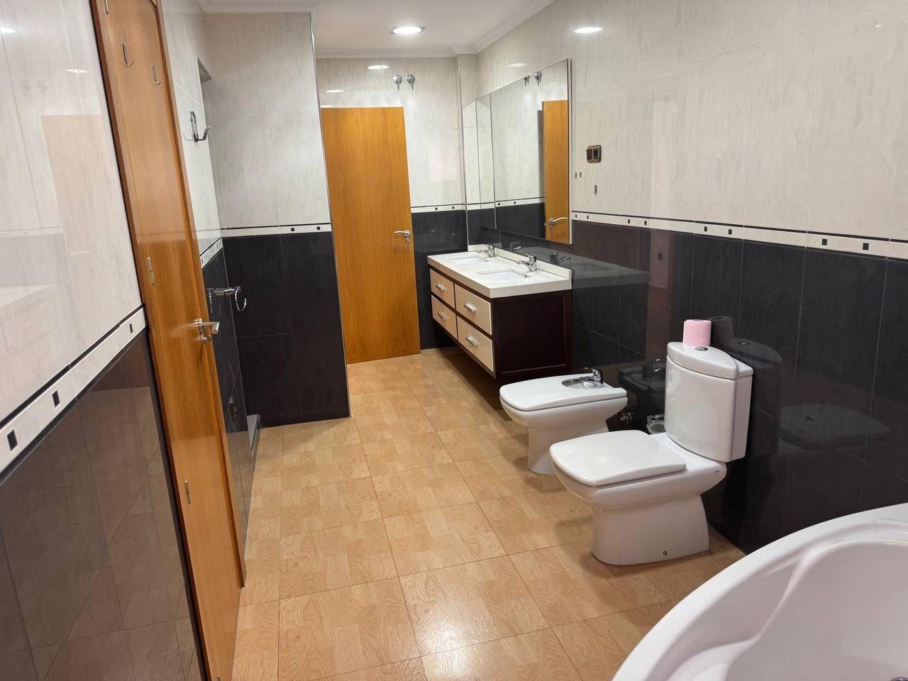 2-49-38 Spacious Semi-New Apartment in Torrevieja, Ideal for Living