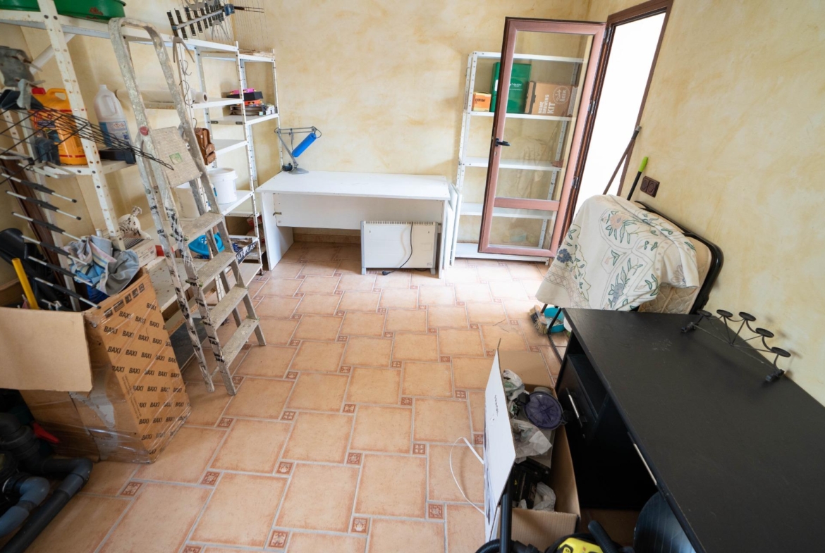 LARGE HOUSE WITH COMMERCIAL PREMISES IN SAN MIGUEL DE SALINAS