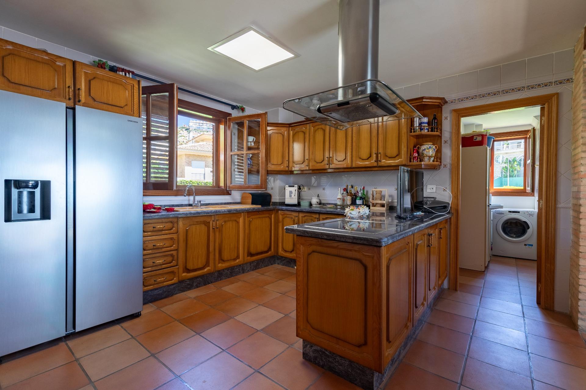 2-49-9 Exceptional Beachfront Villa: Luxury Steps Away from the Beach