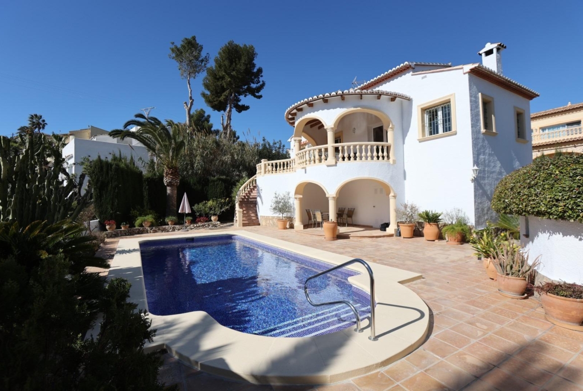 Mediterranean style villa with pool and close to the sea