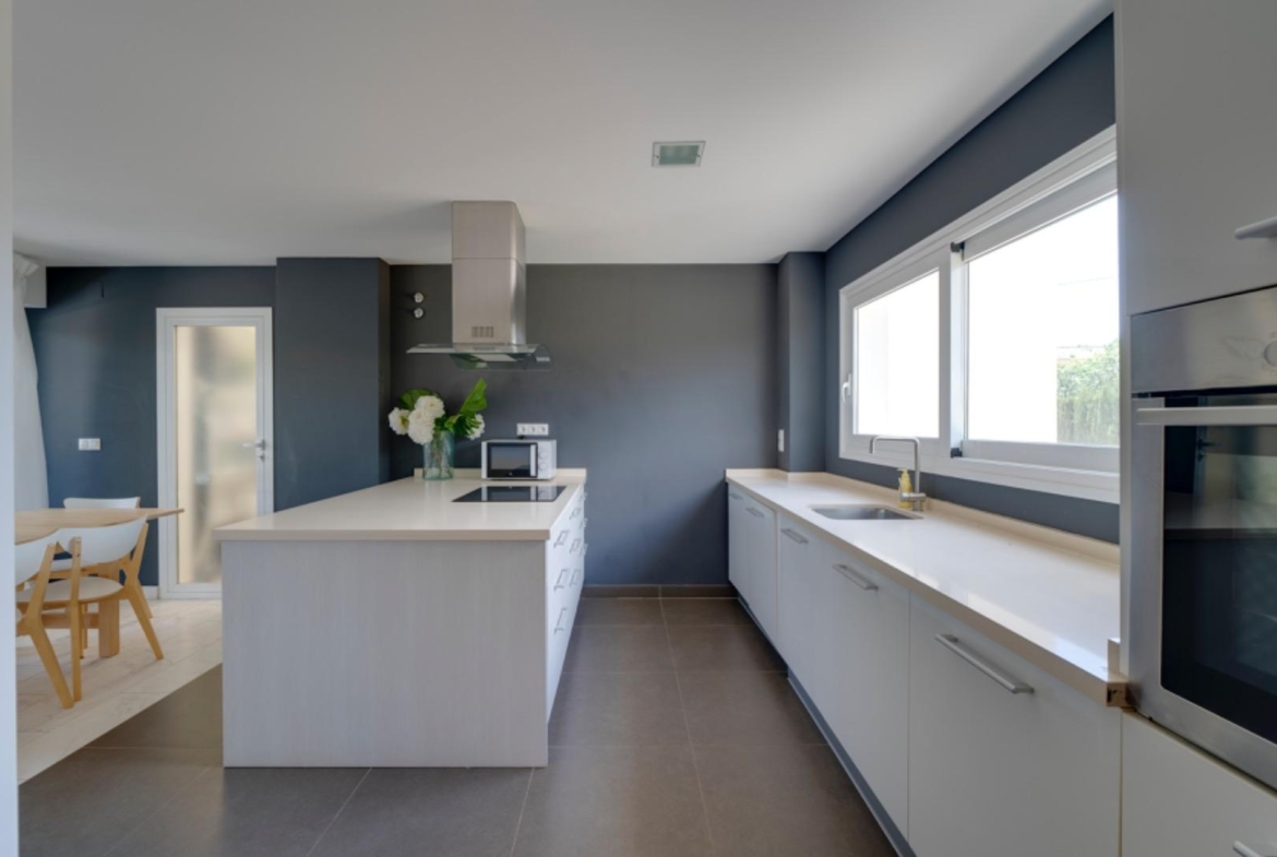 Luxury Villa in the central area of Albir