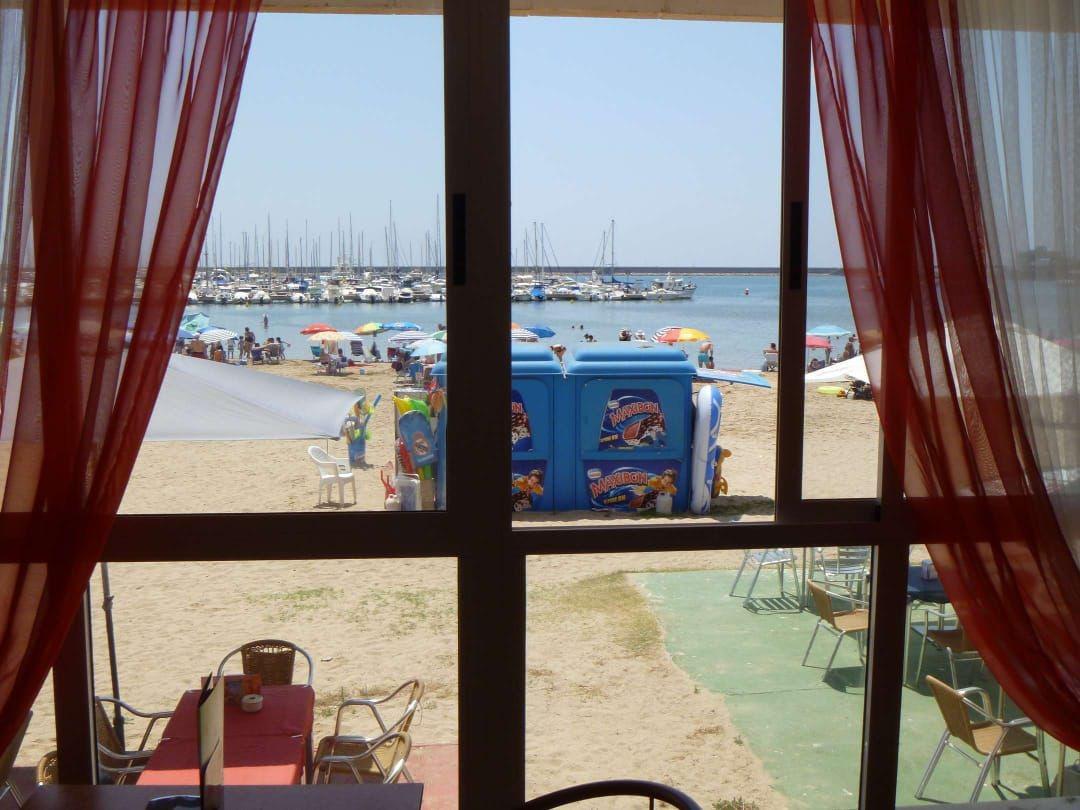 RESTAURANTE EN TORREVIEJA EN LA PRIMERA LINEA DE PLAYA
