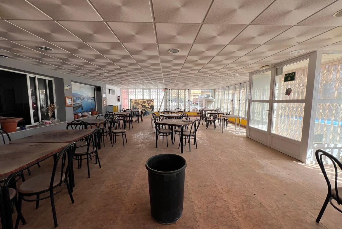 LOKALE COMERCIAL EN CABO ZERVERA. 300 M2. A 100 METROS DEL MAR.