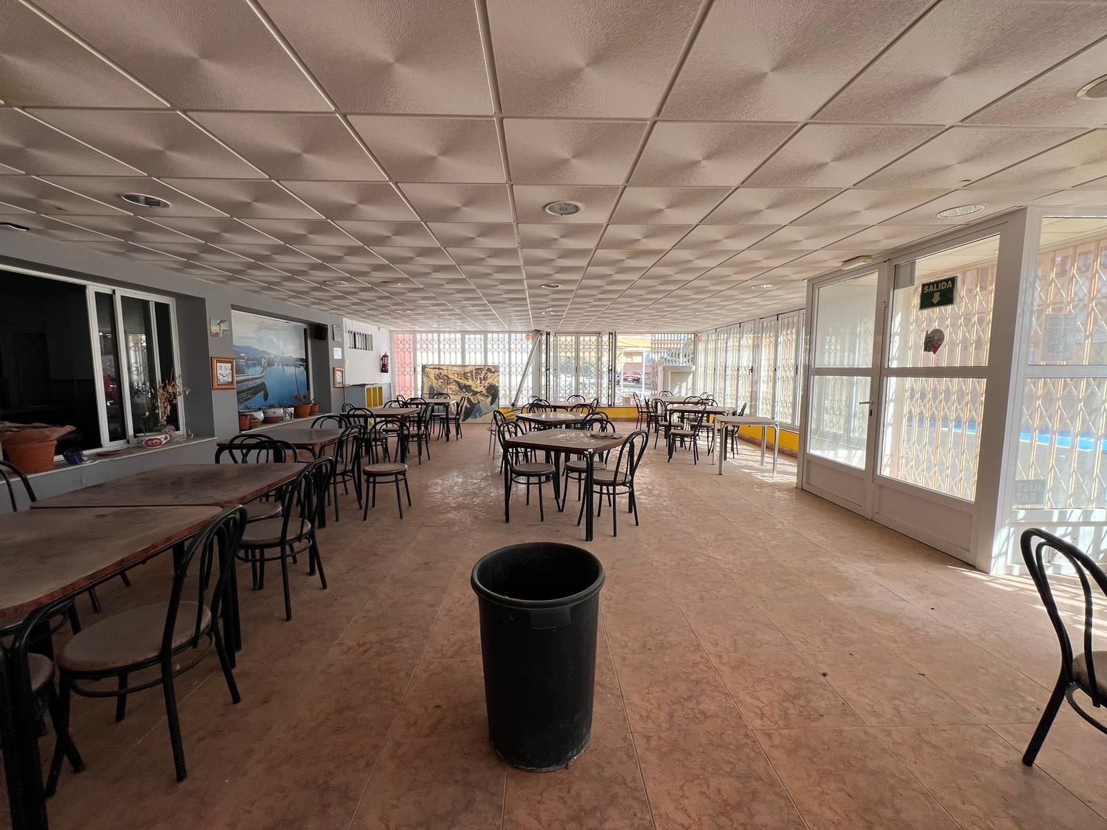 LOKALE COMERCIAL EN CABO ZERVERA. 300 M2. A 100 METROS DEL MAR.
