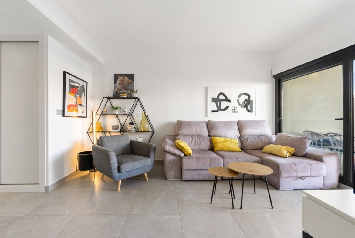 ESPECTACULAIR APPARTAMENTO CON LICENCIA TURISTICA. 2 DORM. 2 BAÑOS. GARAJE+TRASTERO. PISCINA.