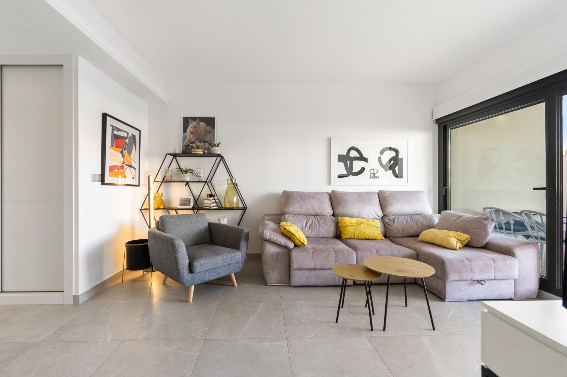 ESPECTACULAIR APPARTAMENTO CON LICENCIA TURISTICA. 2 DORM. 2 BAÑOS. GARAJE+TRASTERO. PISCINA.