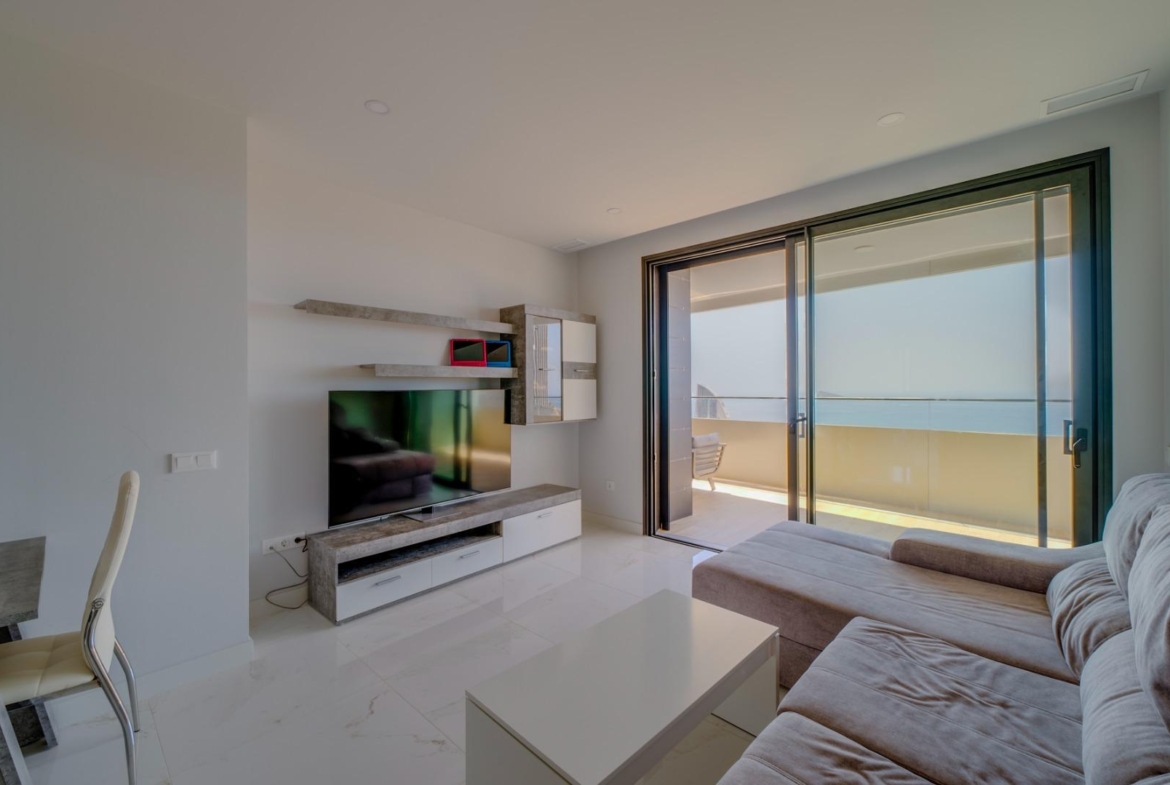 Exclusivo Piso en la Cala de Benidorm con Vistas al Mar