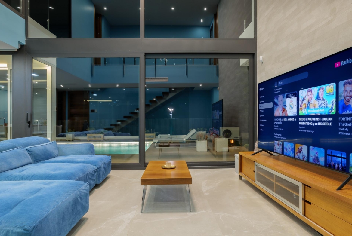 Unique villa in Sierra Cortina: prestigious location between mountains and sea