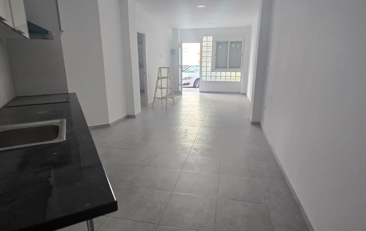 PLANTA BAJA 1 HABITACION Y 1 BAÑO