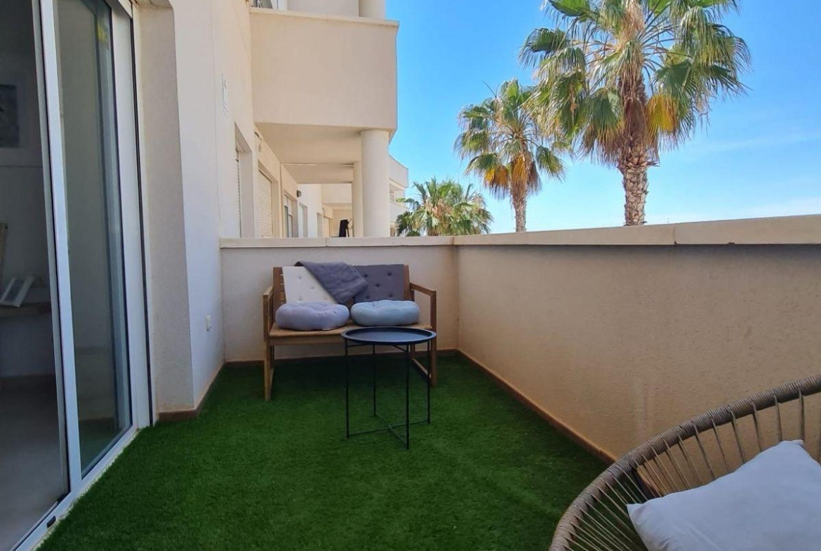 APATAMENTO CON PARKING+PISCINA EN ORIHUELA COSTA. 2 DORM. 2 BAÑOS. 85 M2.