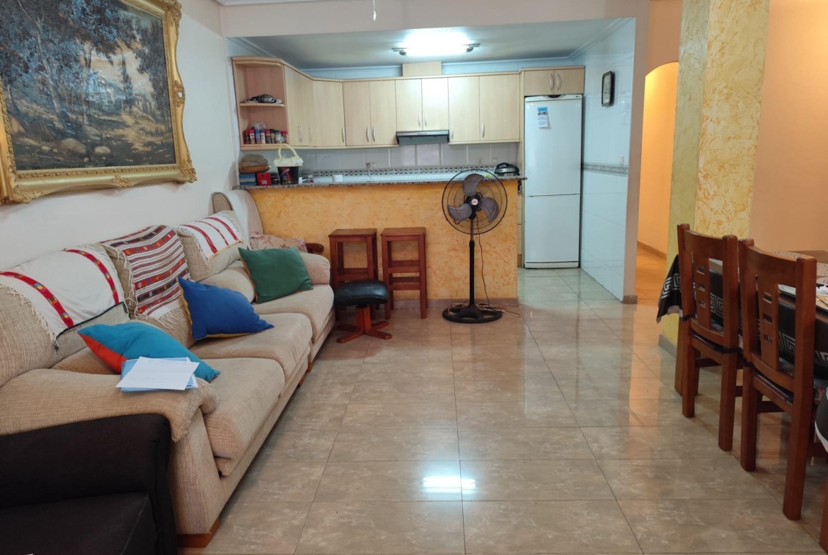 APARTAMENTO PLANTA BAJA A 150 METROS DE PLAYA. 4 DORM. 2 BAÑOS. 107 M2.