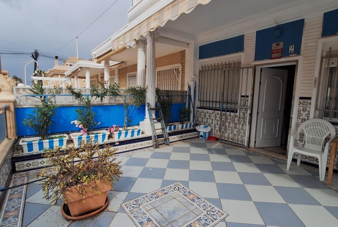 Espectacular adosado al lado de la preciosa playa de la Mata con 3 dormitorios 2 baños Garaje