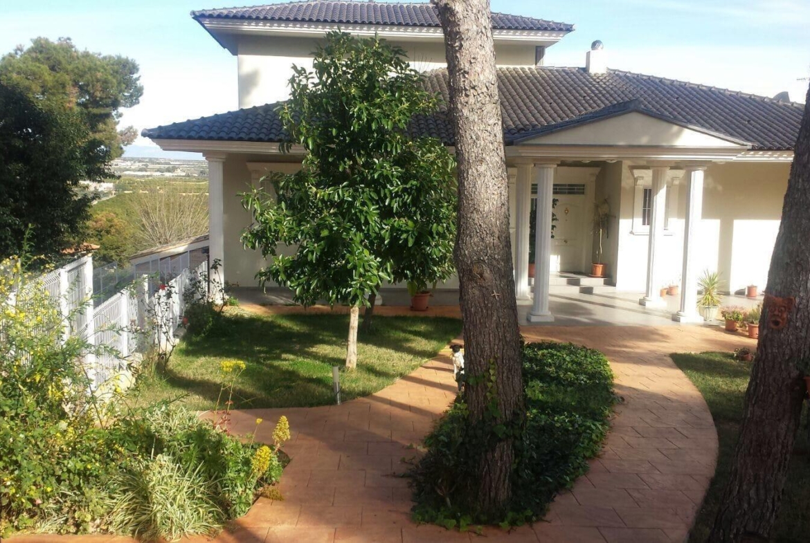 Villa de lujo en Picassent — Urbanización El Pinar 3