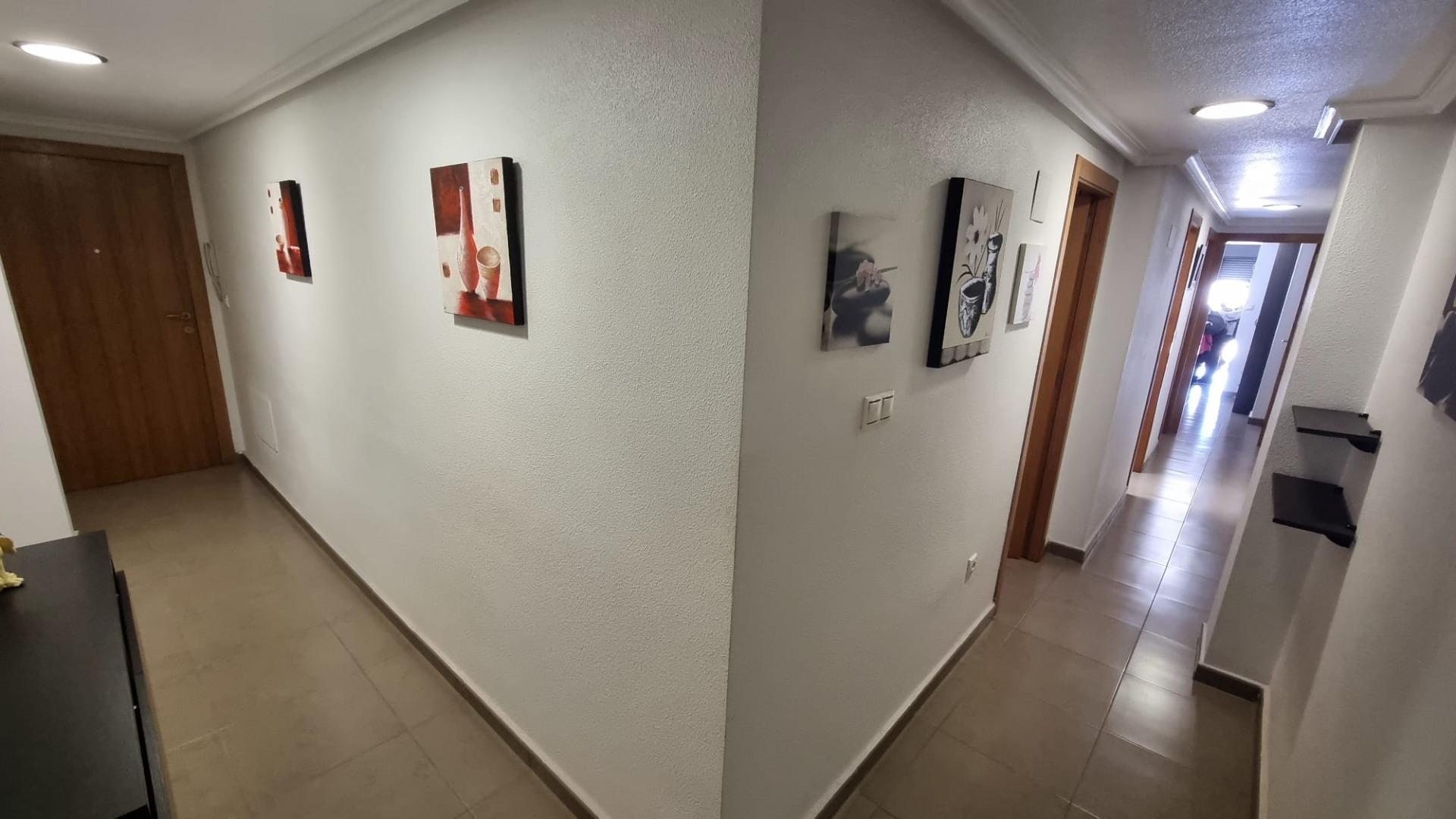Elegante piso en cetro de Torrevieja + plaza de parking incluido !