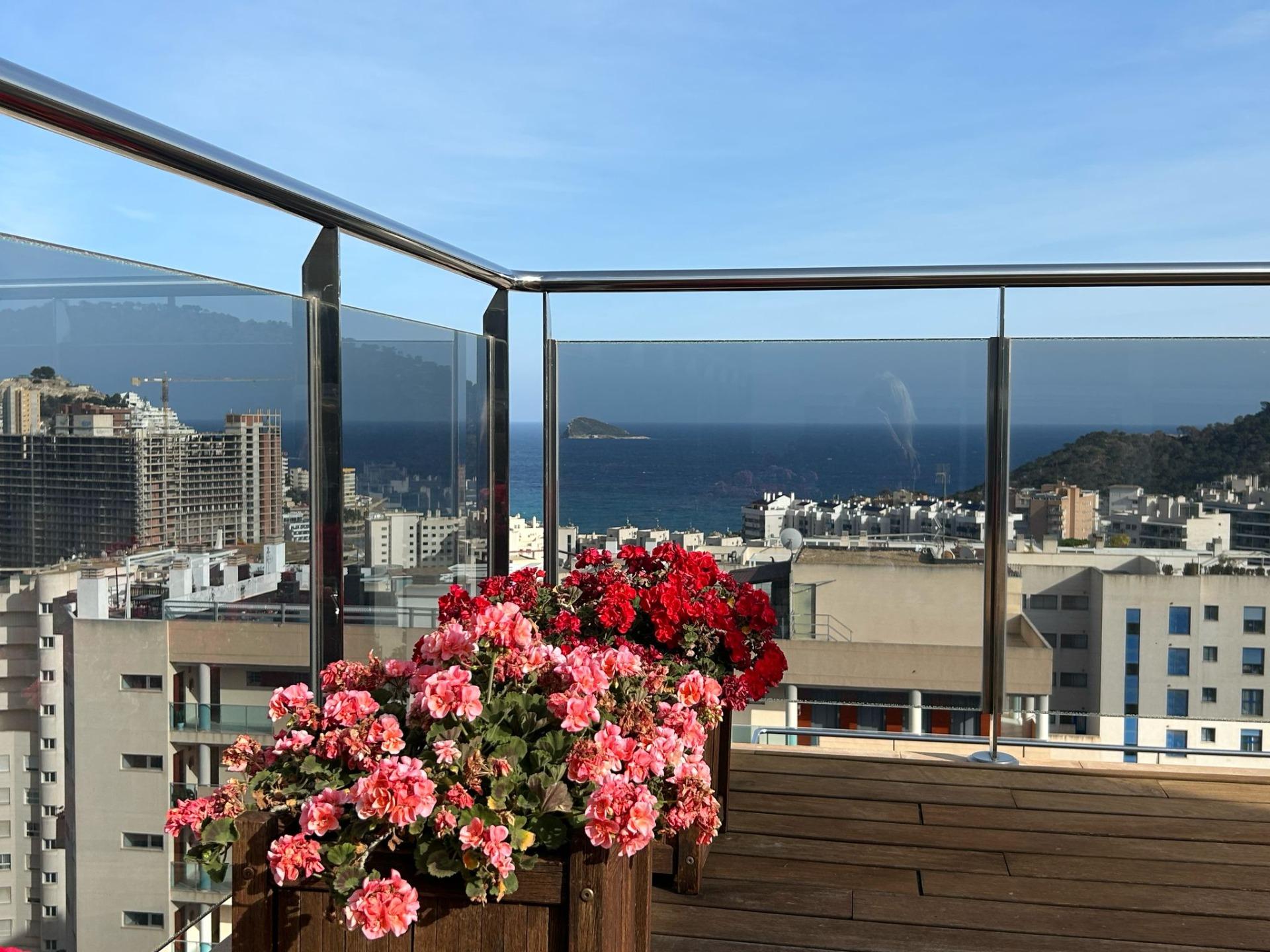 2-5-243 Luxe Penthouse in Cala de Finestrat: Een droom aan de Middellandse Zee