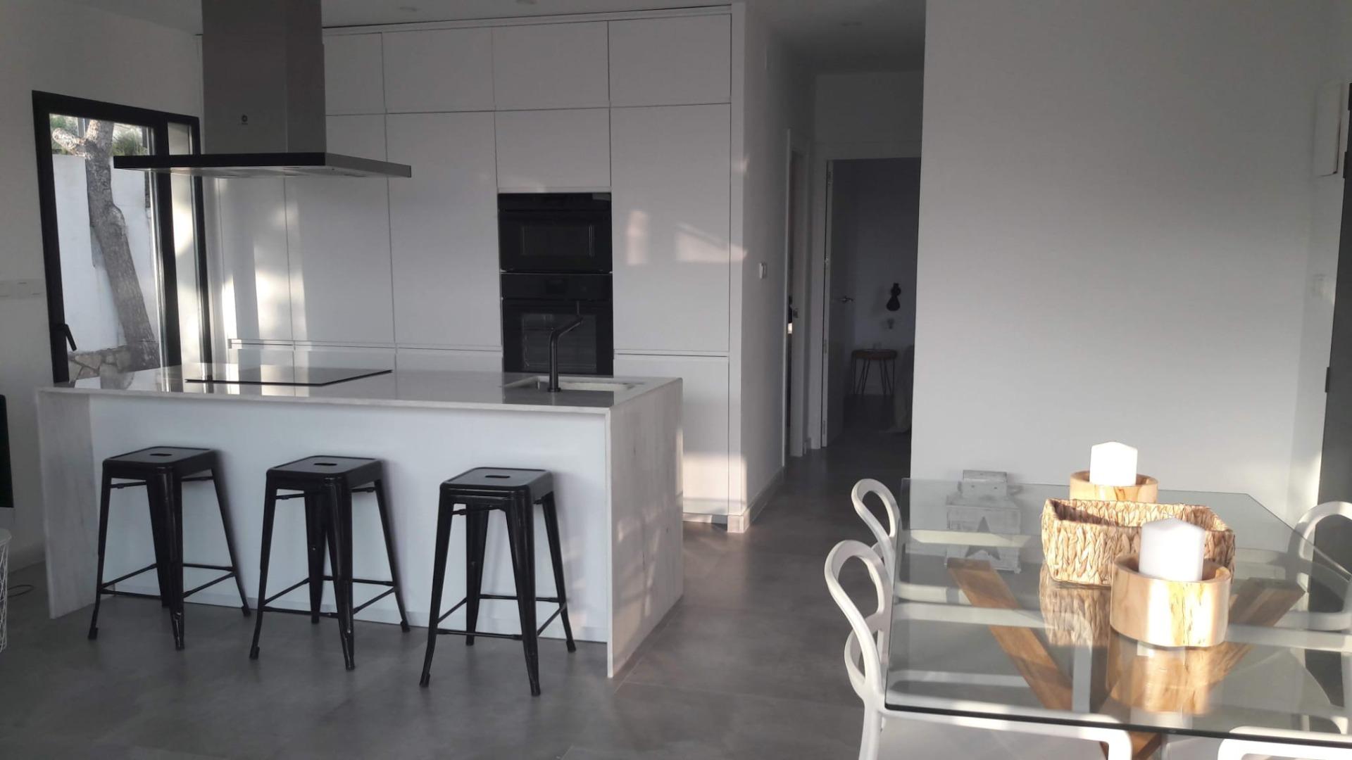 OCASIÓN CHALET INDEPENDIENTE CON VISTAS AL MAR LICENCIA TURÍSTICA EN LA COVETA