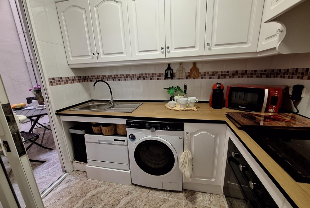 Semi-Renovated Apartment 350 Meters from Playa del Cura
