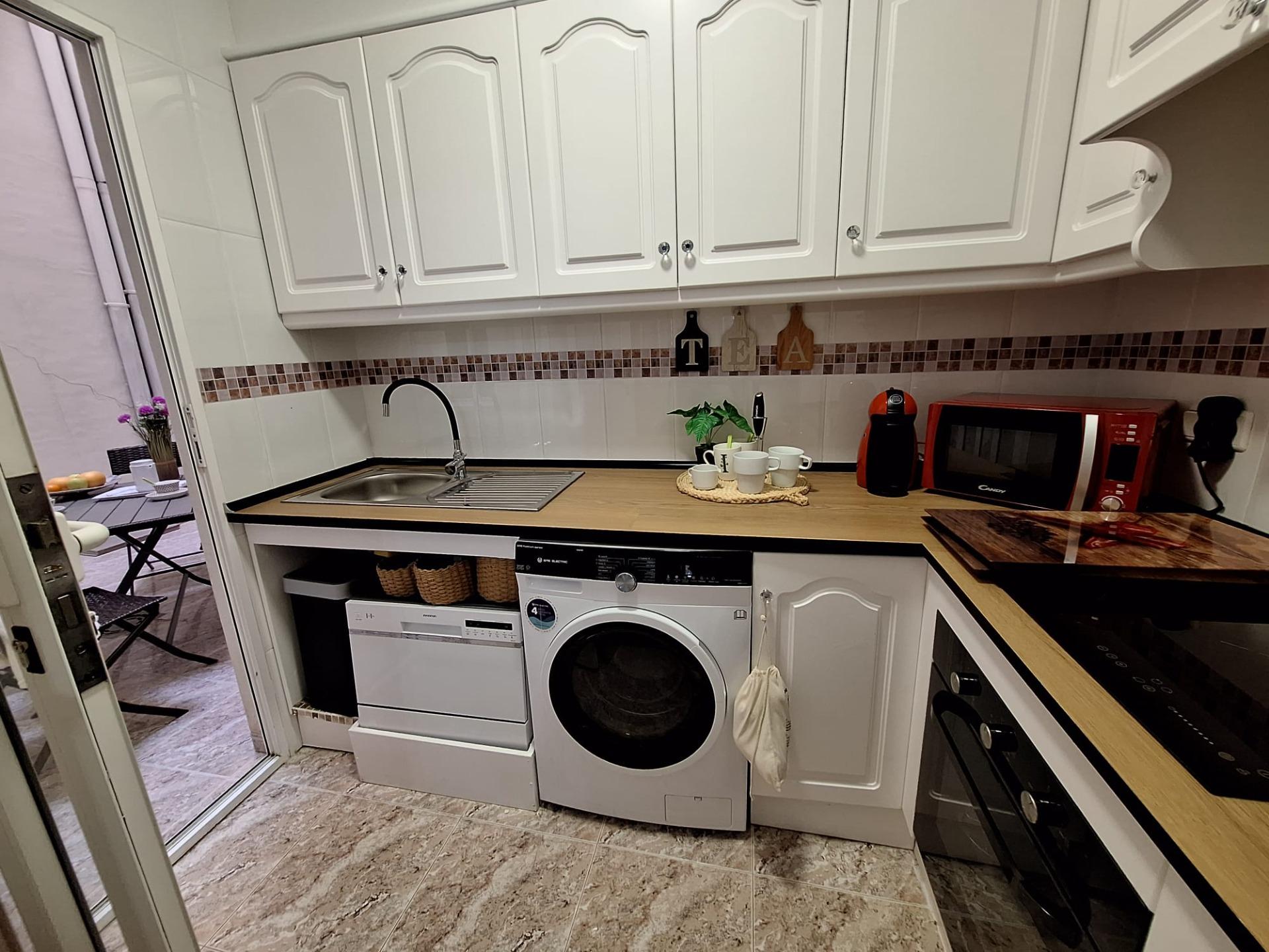2-5-251 Semi-Renovated Apartment 350 Meters from Playa del Cura