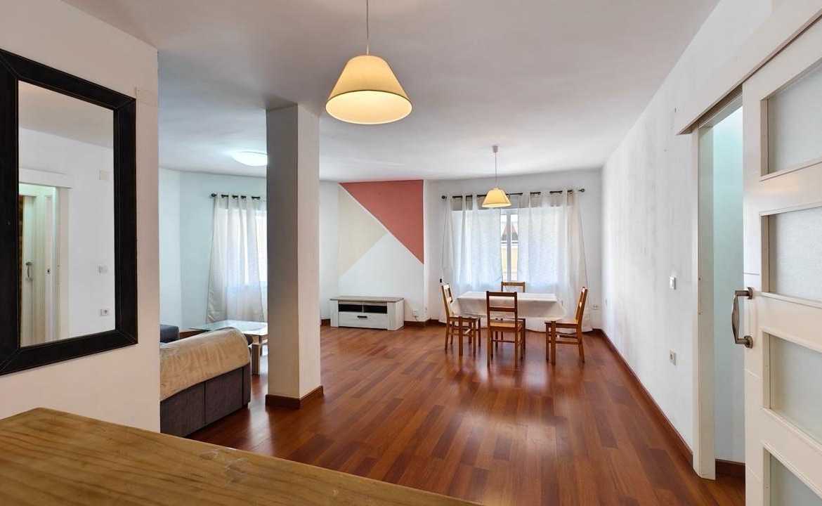 APPARTAMENTO A 300 METROS DE PLAYA CON 3 DORM. 2 BAÑOS CON SUPERFICIE DE 108 M2.