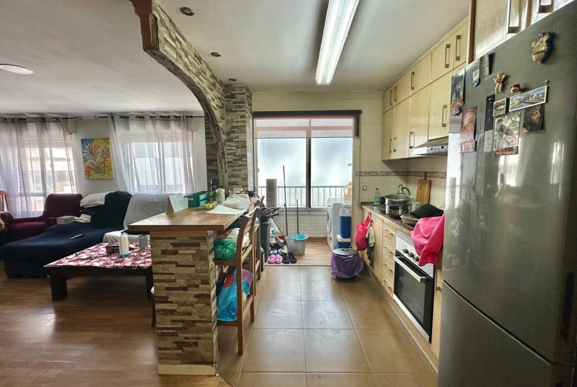 APPARTAMENTO A 450 DEL PUERTO DE TORREVIEJA. 2 DORM. 2 BAÑOS. TERRAZA AMPLIA. 76 M2.