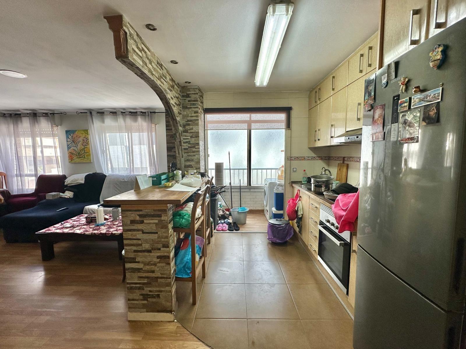 APPARTAMENTO A 450 DEL PUERTO DE TORREVIEJA. 2 DORM. 2 BAÑOS. TERRAZA AMPLIA. 76 M2.