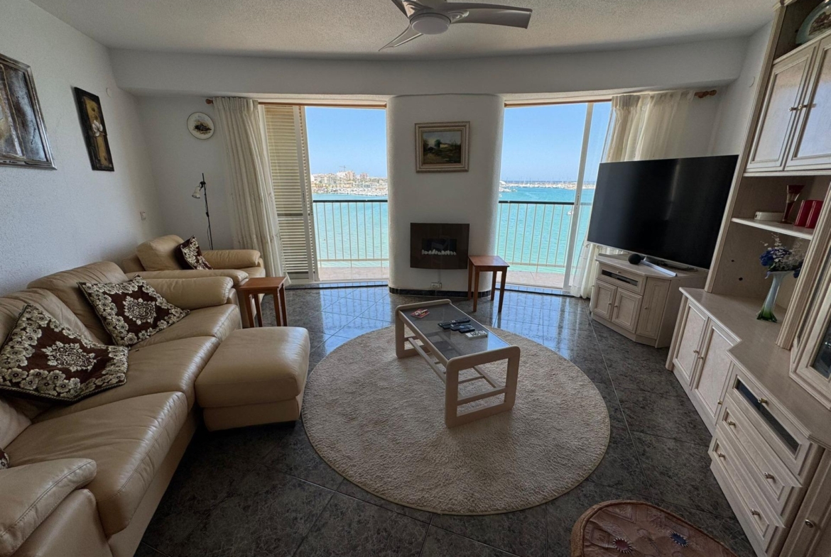 Fantástico apartamento de 3 slaapzalios en primera línea de playa en Torrevieja