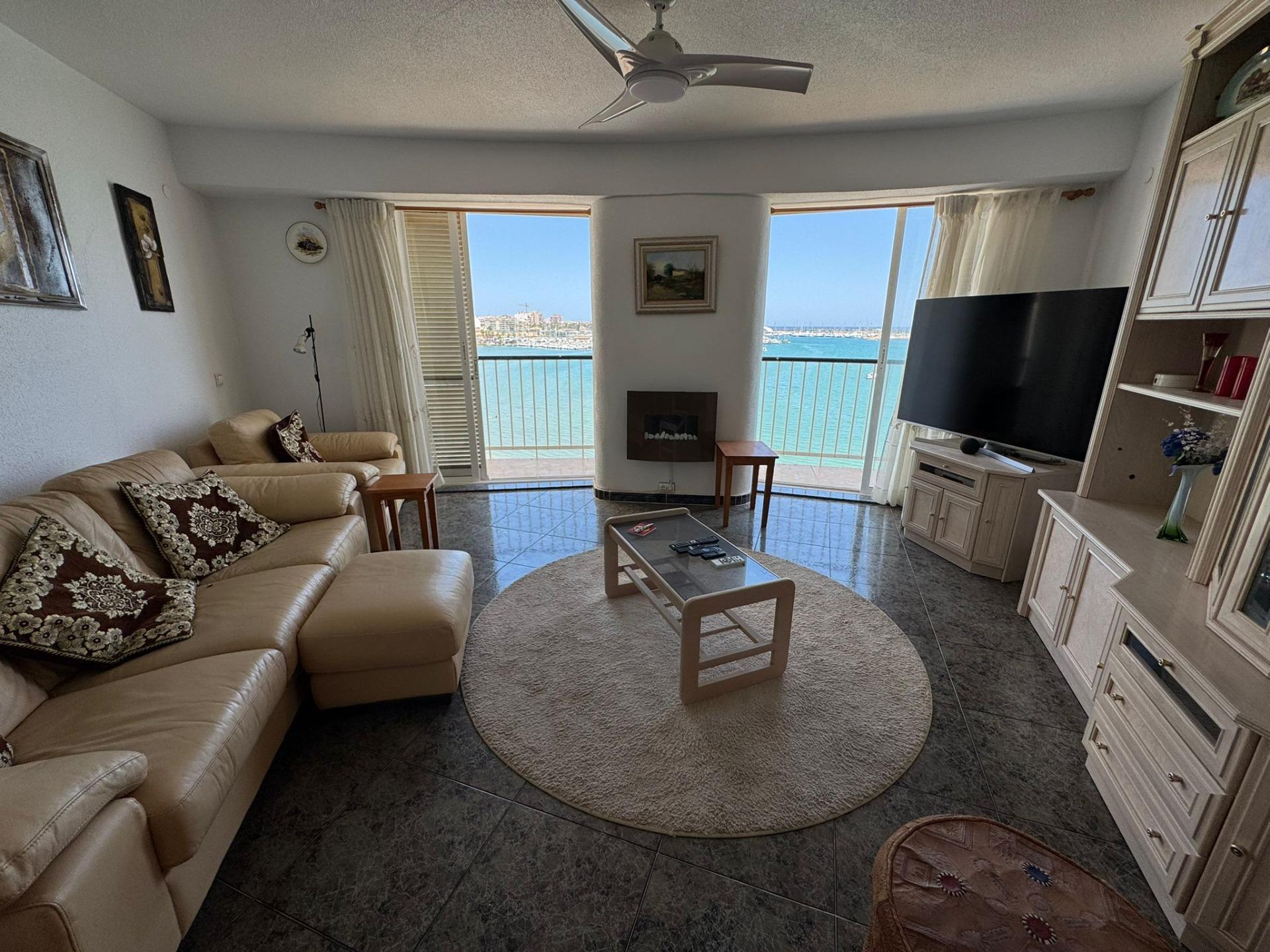 2-5-305 Fantástico apartamento de 3 slaapzalios en primera línea de playa en Torrevieja