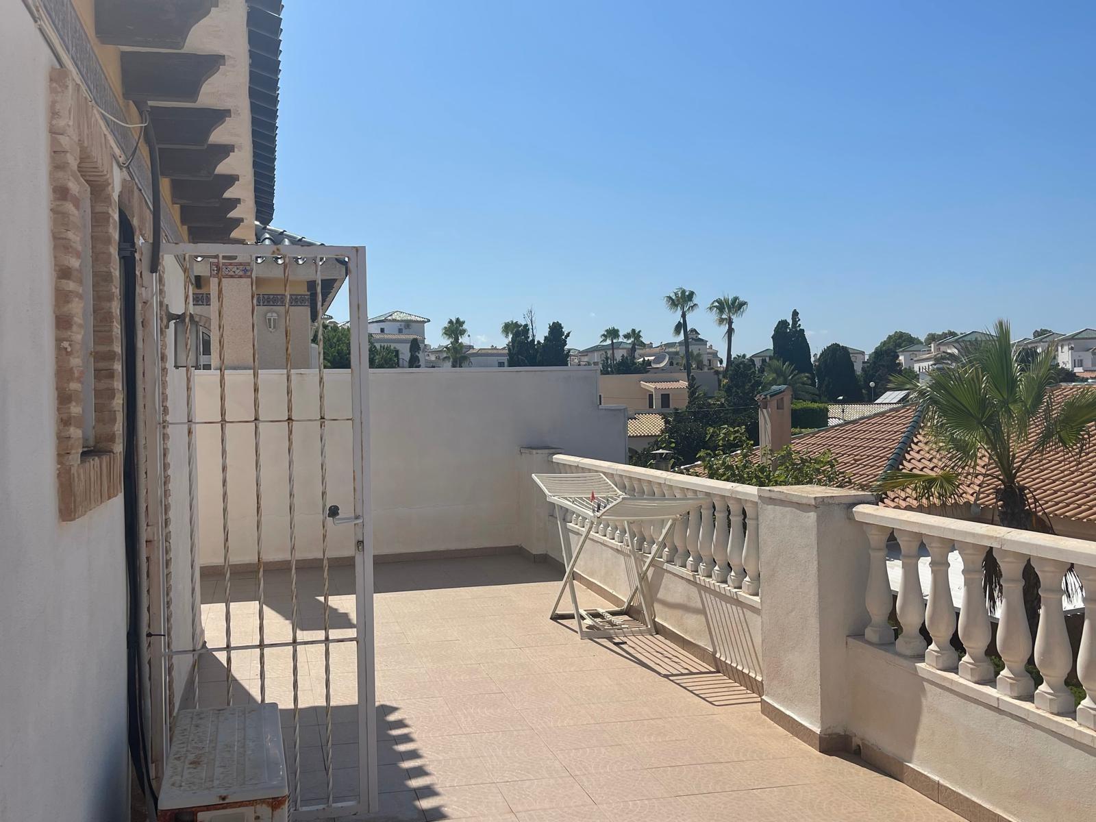VILLA PARADA CON VISTAS AL MAR Y A 200 METROS DE PLAYA! ZONA TORRE LA MATA. 5 DRM. 3 BAÑOS. PISCINA PRIVADA.