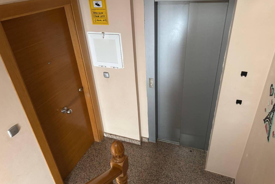 Spacious Semi-New Apartment in Torrevieja, Ideal for Living