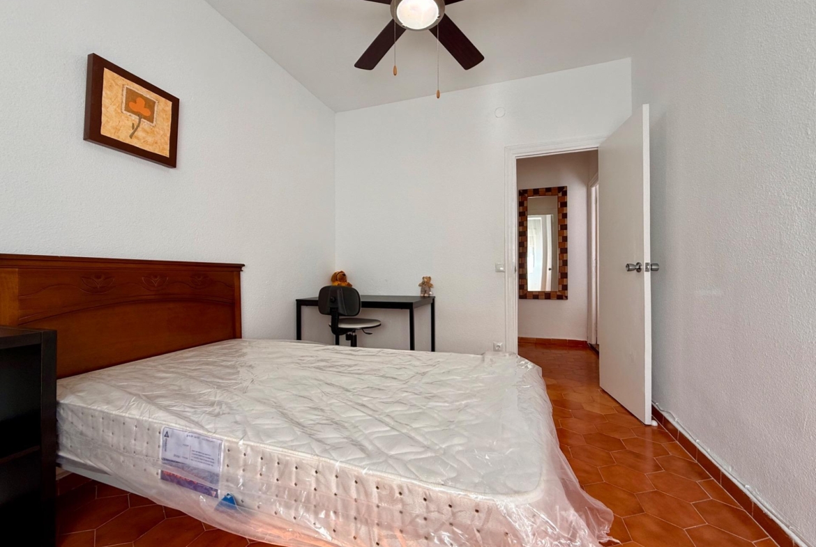 For Sale: Bright apartment in Alicante, Los Ángeles area