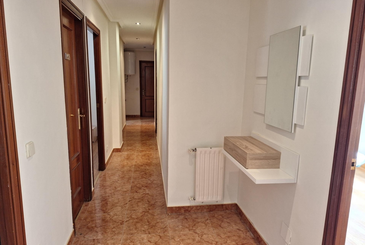 Amplio piso para entrar a vivir en Mieres