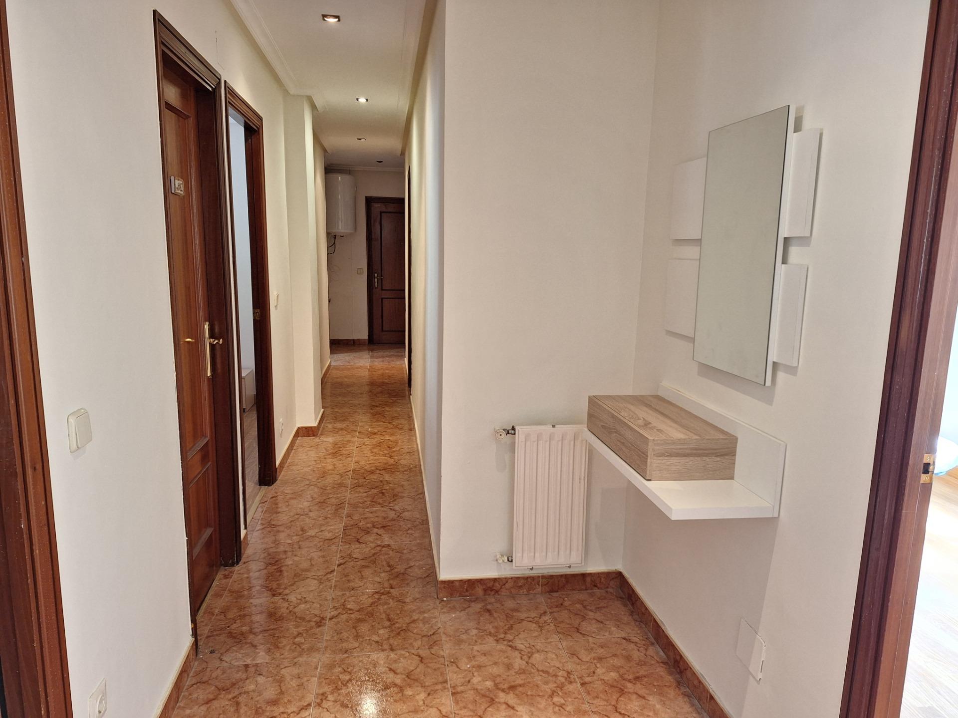 2-5-361 Amplio piso para entrar a vivir en Mieres