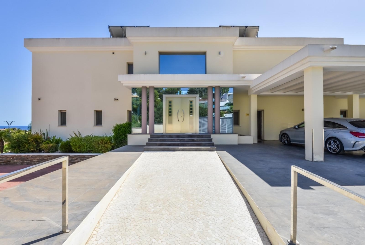 Modern and Luxurious Villa with Sea Views in Benissa 🌊