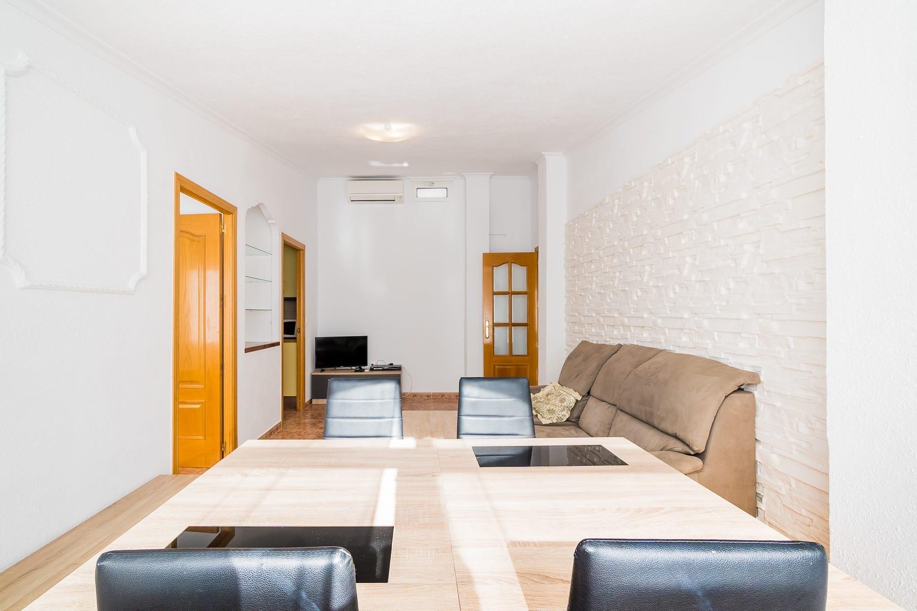 Amplio Apartamento Reformado con piscina comunitaria a 600 metros de la playa del Cura