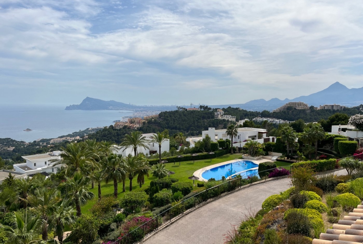 ALTEA HILLS EXCLUSIVE FLAT FOR SALE WITH SEA VIEWS