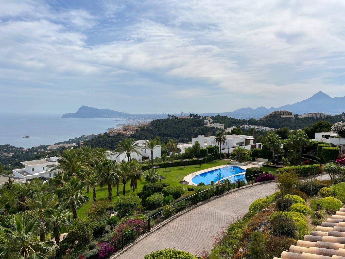 ALTEA HILLS EXCLUSIVE FLAT FOR SALE WITH SEA VIEWS