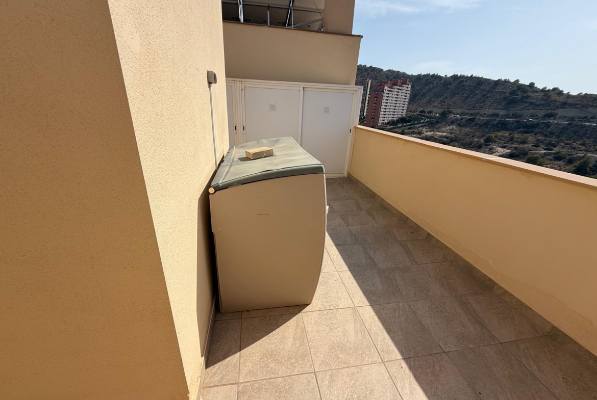 Ático Dúplex con Solárium Privado y Vistas a la Cala de Finestrat