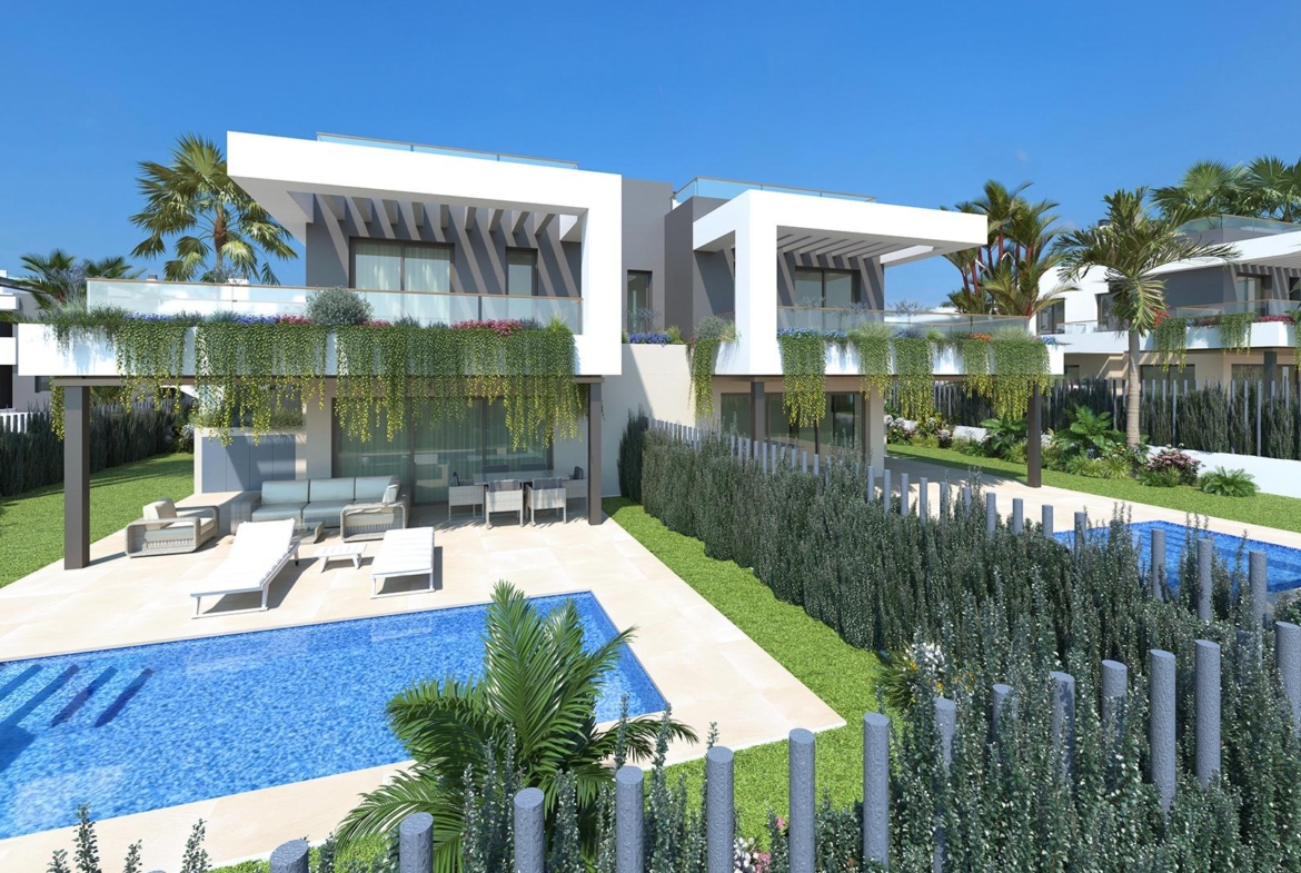 Apartments, bungalows, semi-detached and detached villas with wonderful communal areas in Torrevieja