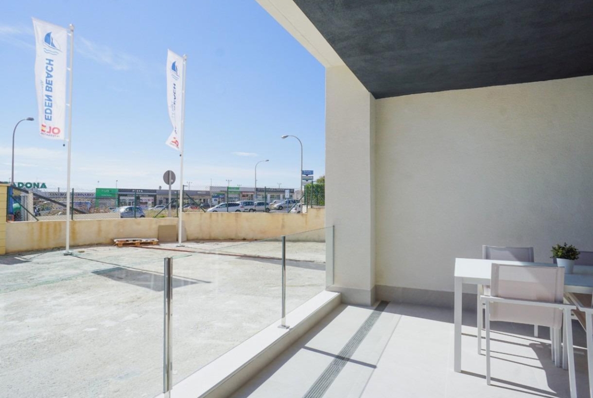 APPARTAMENTOS DE OBRA NUEVA CON VISTAS AL MAR. 2 DOR. 2 BAÑOS. APARCAMENTO. PISCINA.
