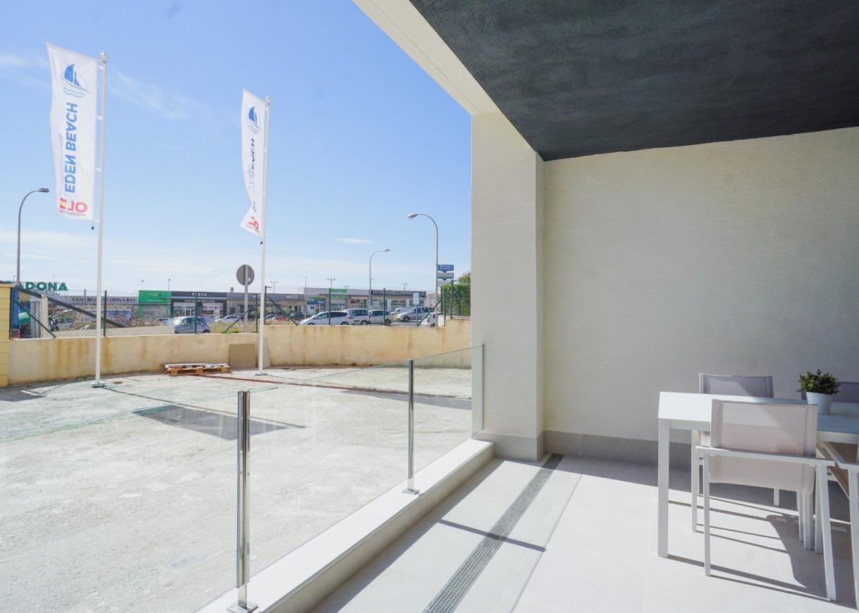 APPARTAMENTOS DE OBRA NUEVA CON VISTAS AL MAR. 2 DOR. 2 BAÑOS. APARCAMENTO. PISCINA.