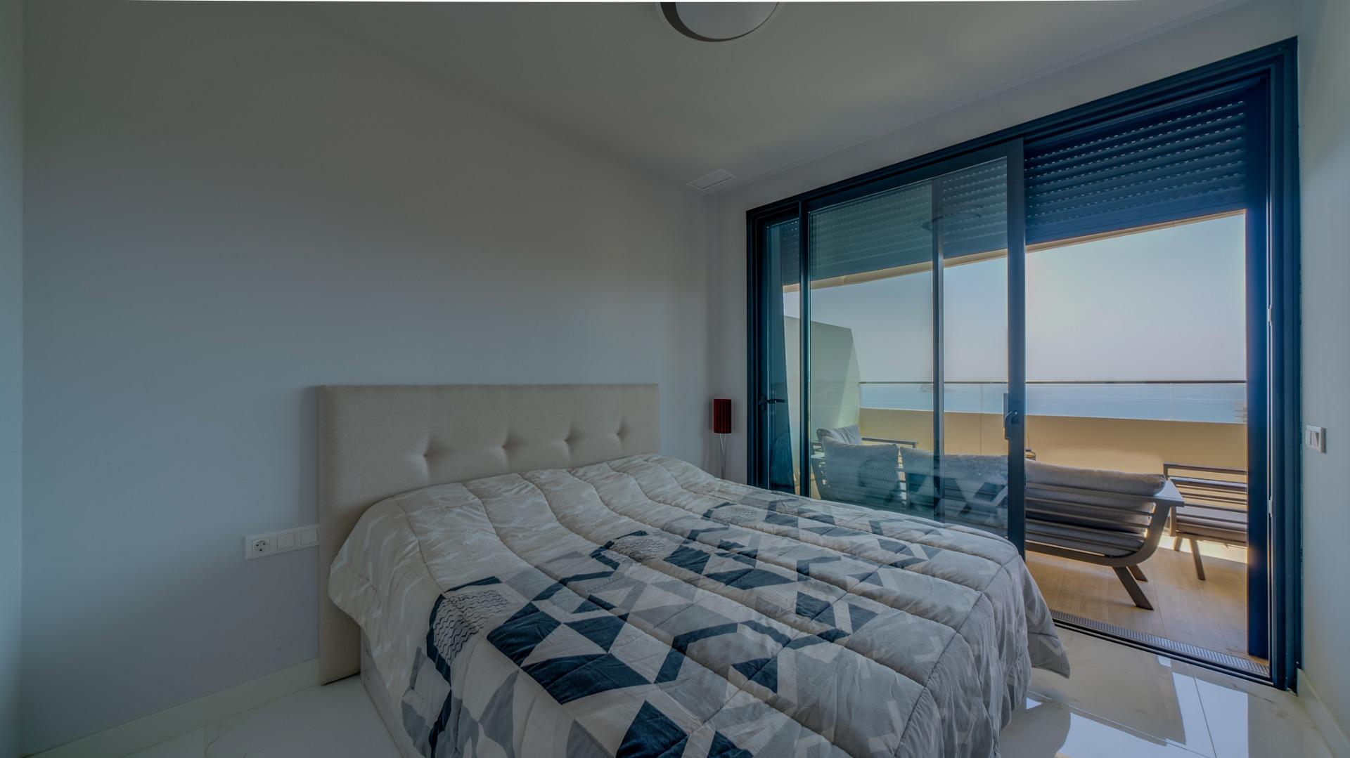 Exclusivo Piso en la Cala de Benidorm con Vistas al Mar