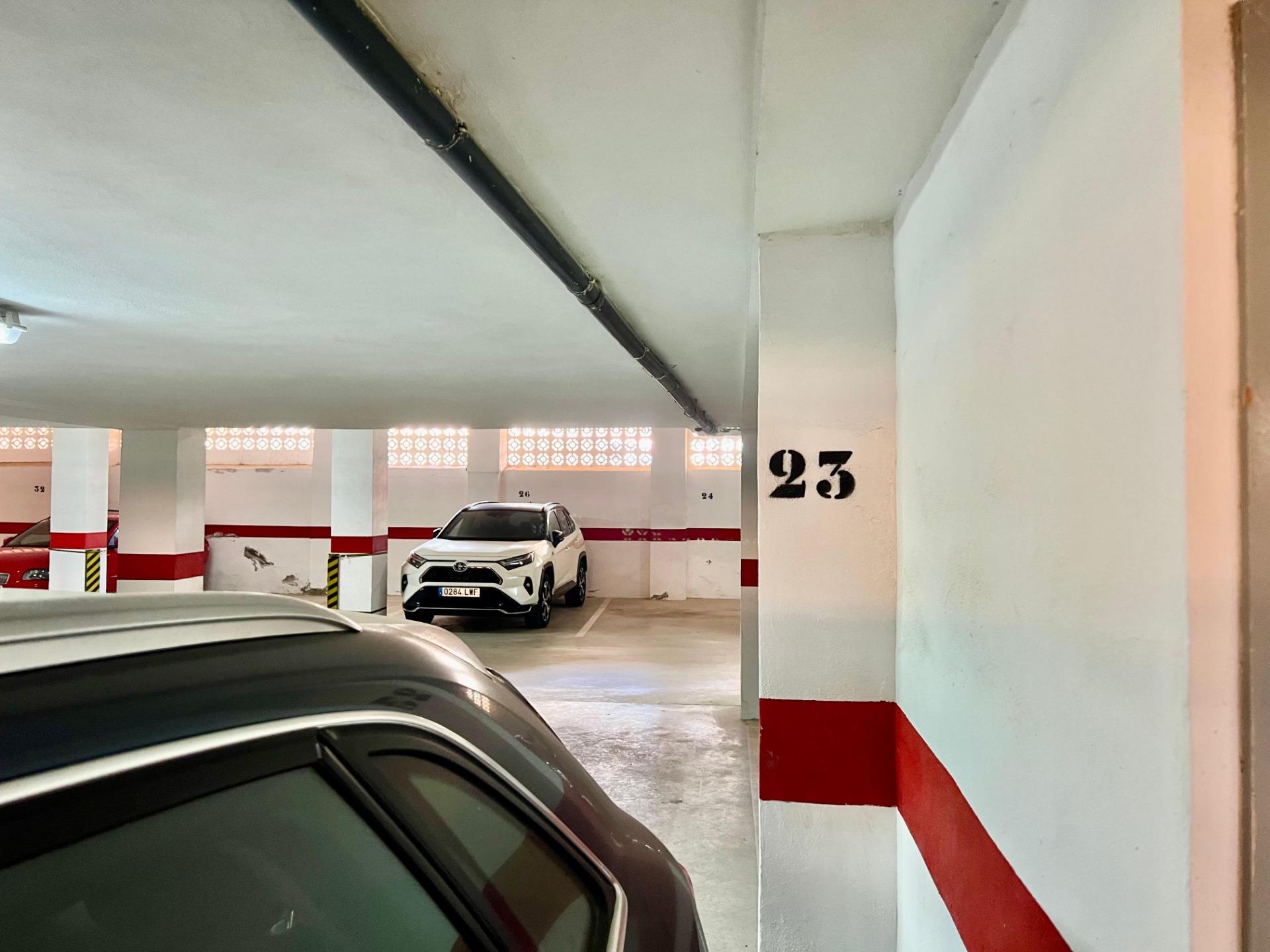 ESPACIOSO APARTAMENTO DE 3 HABITACIONES + PARKING + TRASTERO EN PLANTA 7 CON VISTAS AL MA