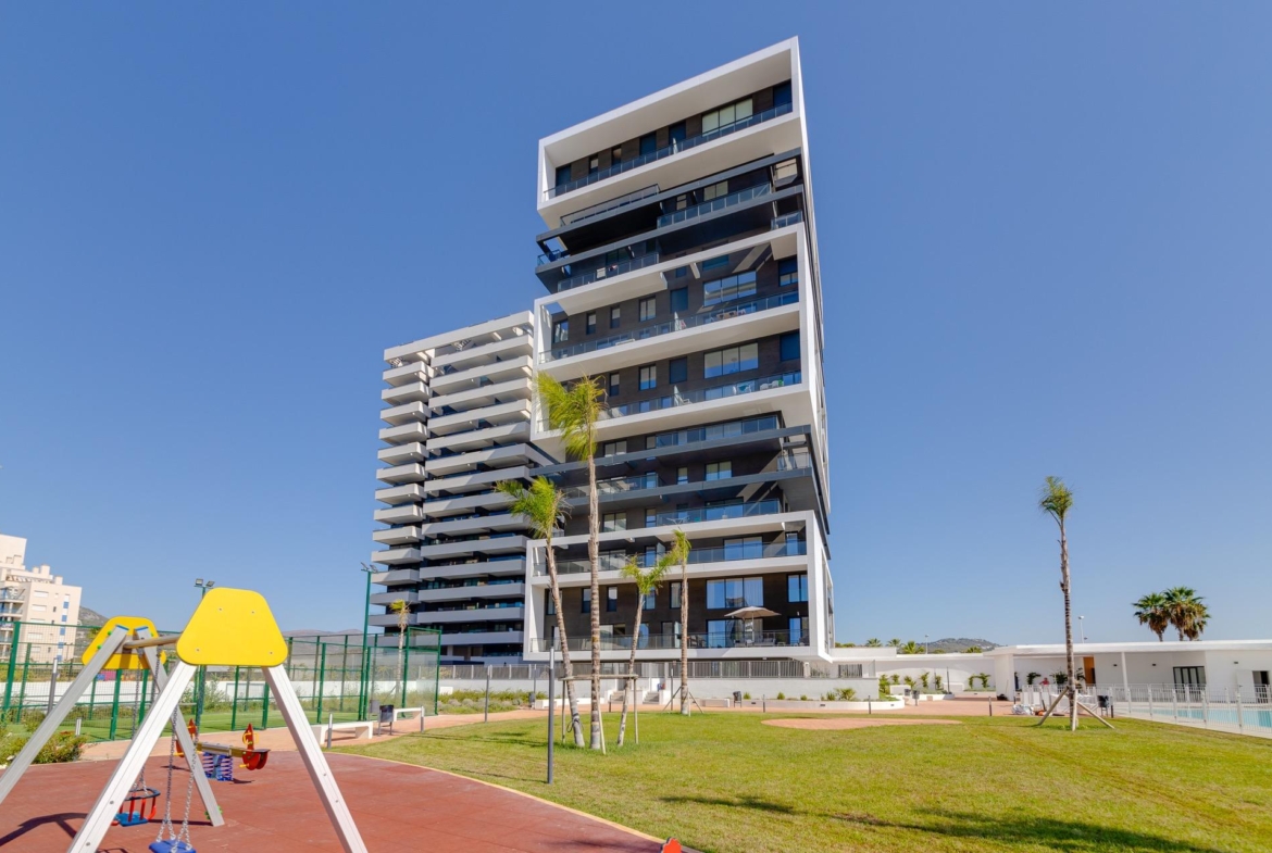 SPECTACULAR NEW LARGE APARTMENT WITH SEA AND MOUNTAIN VIEWS IN CALPE