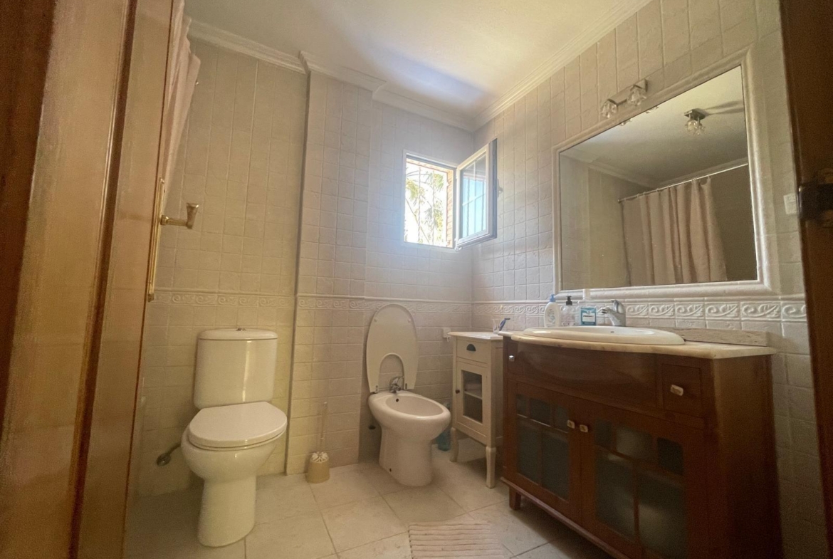 VILLA PARADA CON VISTAS AL MAR Y A 200 METROS DE PLAYA! ZONA TORRE LA MATA. 5 DRM. 3 BAÑOS. PISCINA PRIVADA.