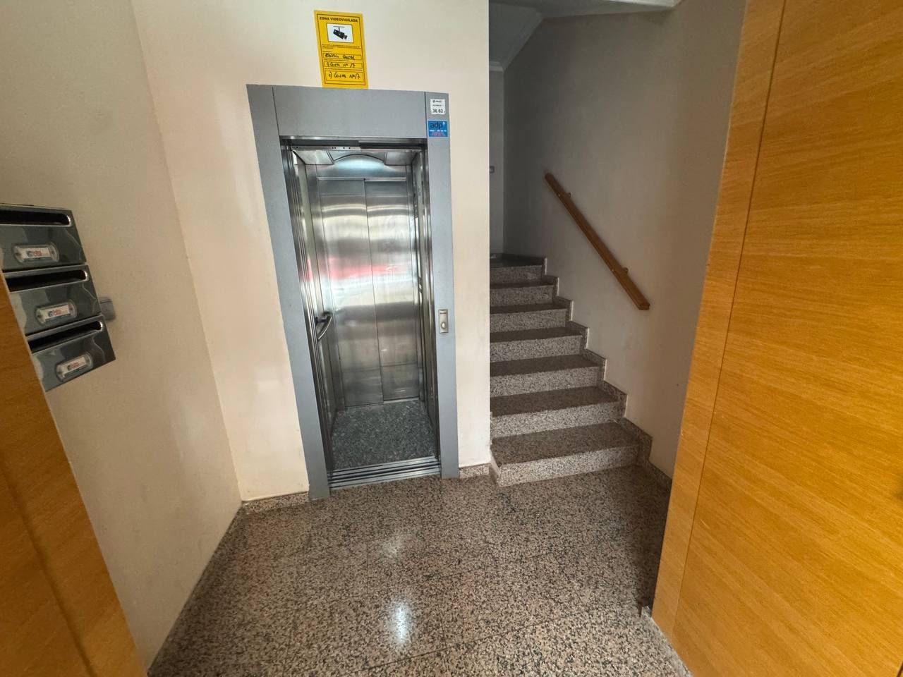 2-50-37 Spacious Semi-New Apartment in Torrevieja, Ideal for Living