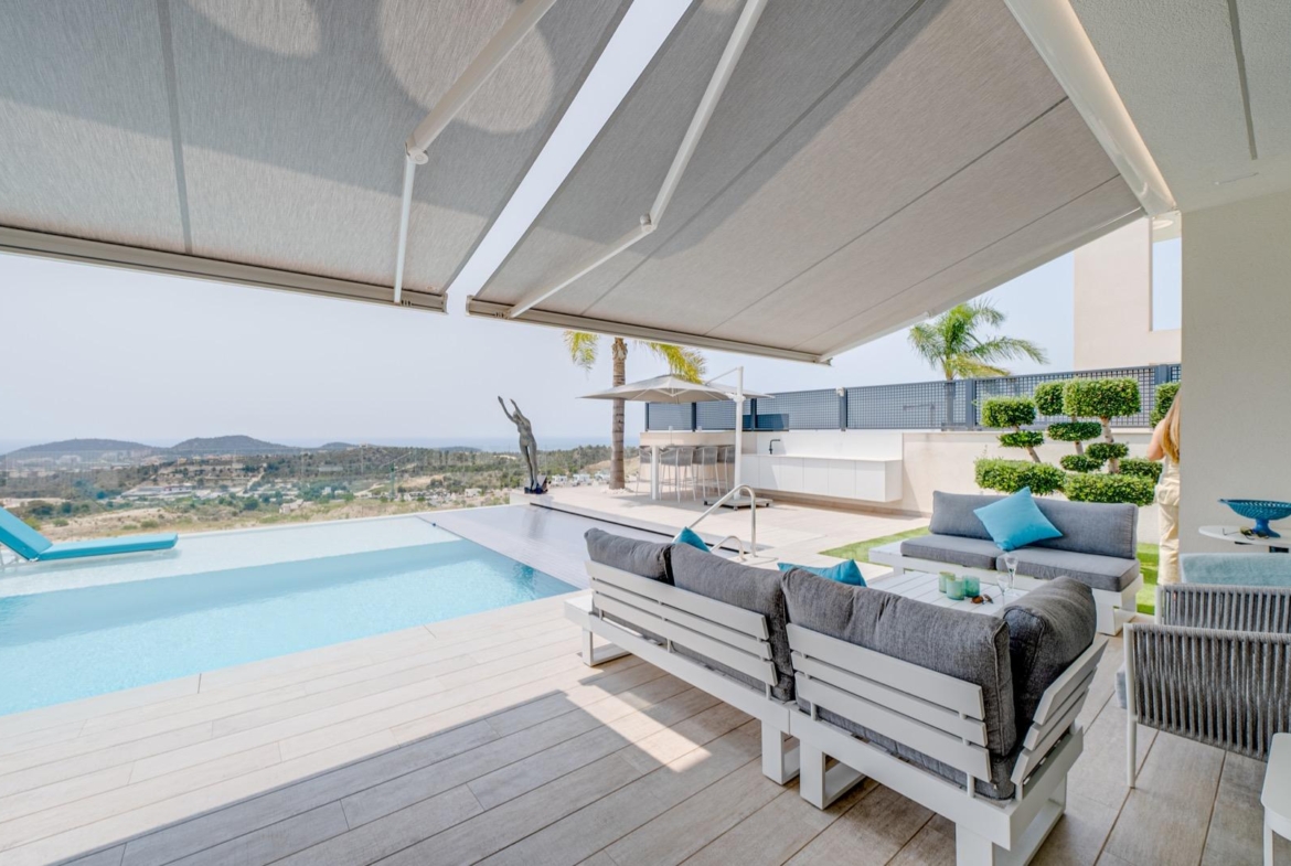 LUXURY VILLA FOR A LARGE FAMILY IN FINESTRAT