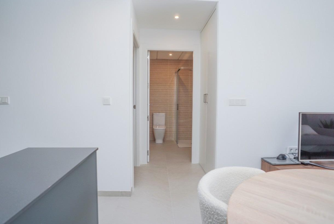 APPARTAMENTOS DE OBRA NUEVA CON VISTAS AL MAR. 2 DOR. 2 BAÑOS. APARCAMENTO. PISCINA.