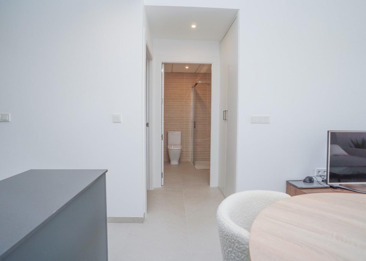 APPARTAMENTOS DE OBRA NUEVA CON VISTAS AL MAR. 2 DOR. 2 BAÑOS. APARCAMENTO. PISCINA.