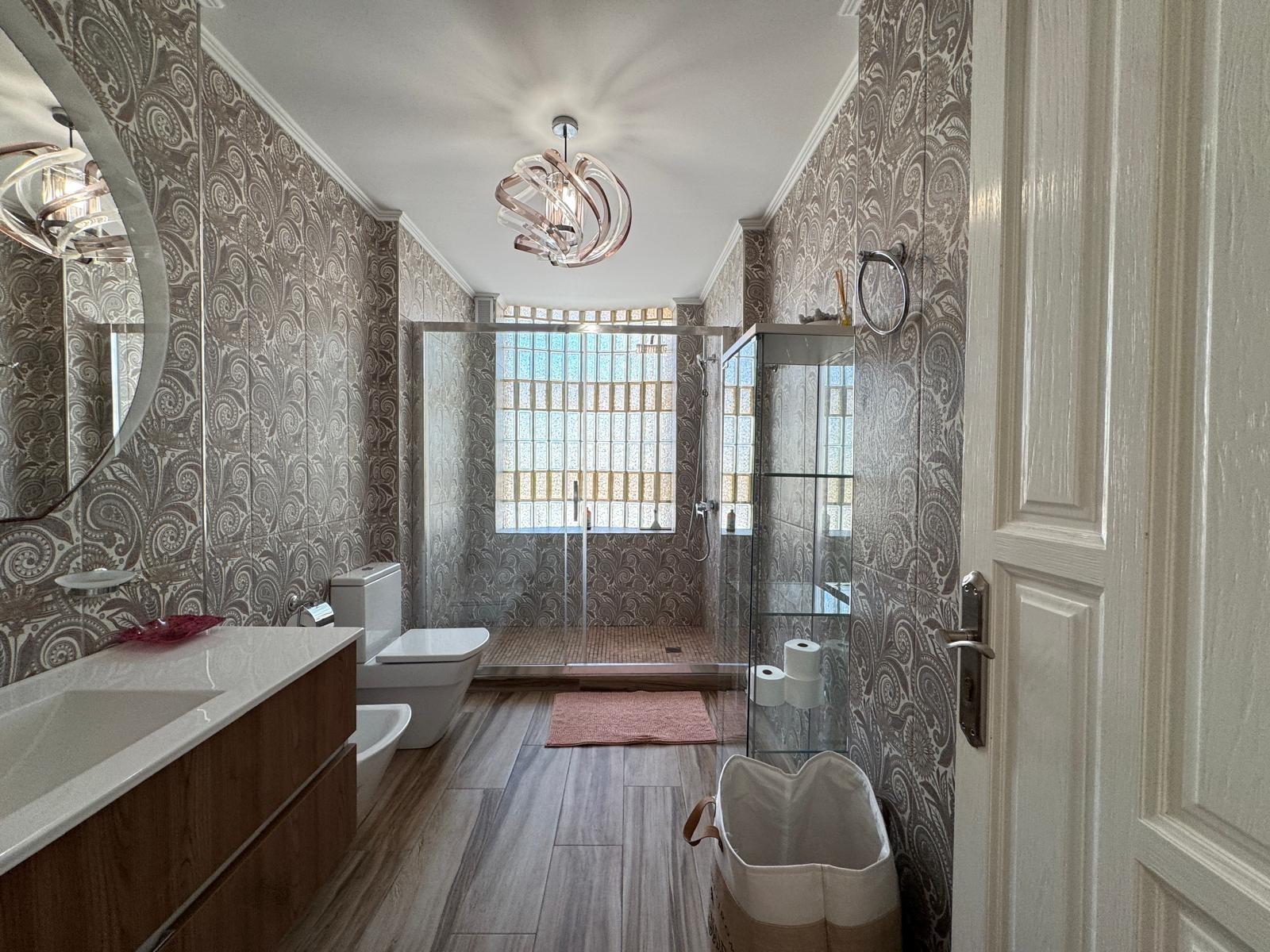 2-51-27 VILLA DE LIJO EN CAMPOAMOR CON 639 M2 DE CASA. PARCELA 800 M2. PISCINA PROPIA. 5 DORM. 4 BAÑOS. PLAYA A 650 METROS.