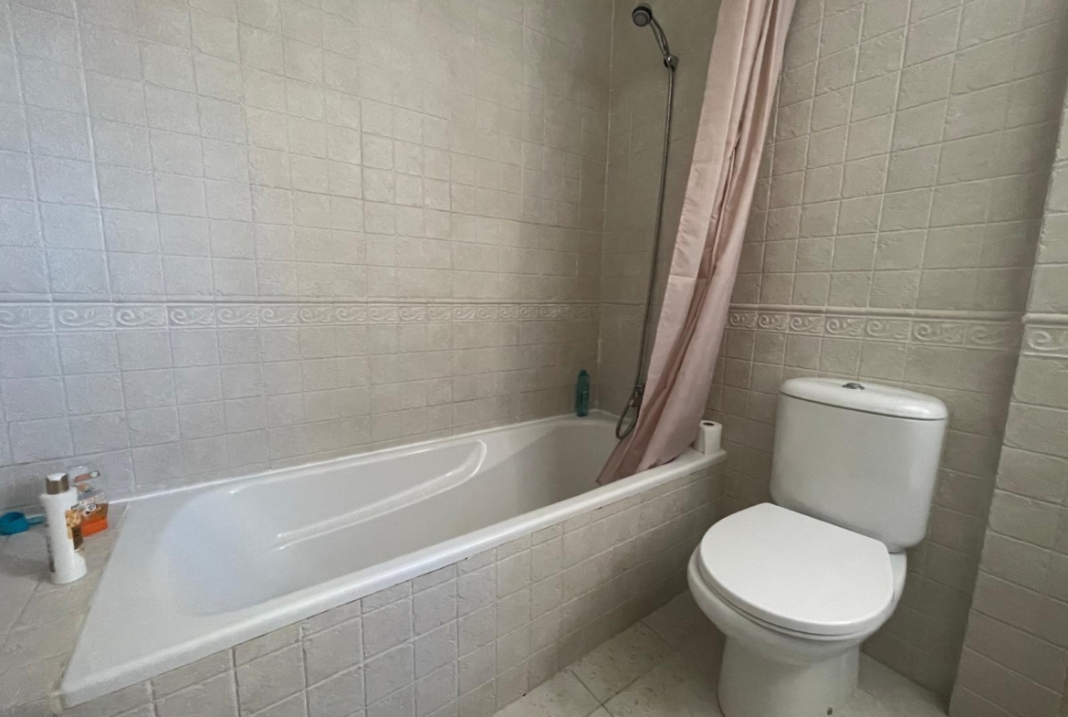 VILLA PARADA CON VISTAS AL MAR Y A 200 METROS DE PLAYA! ZONA TORRE LA MATA. 5 DRM. 3 BAÑOS. PISCINA PRIVADA.